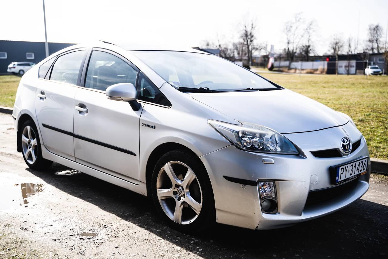 TOYOTA PRIUS 30