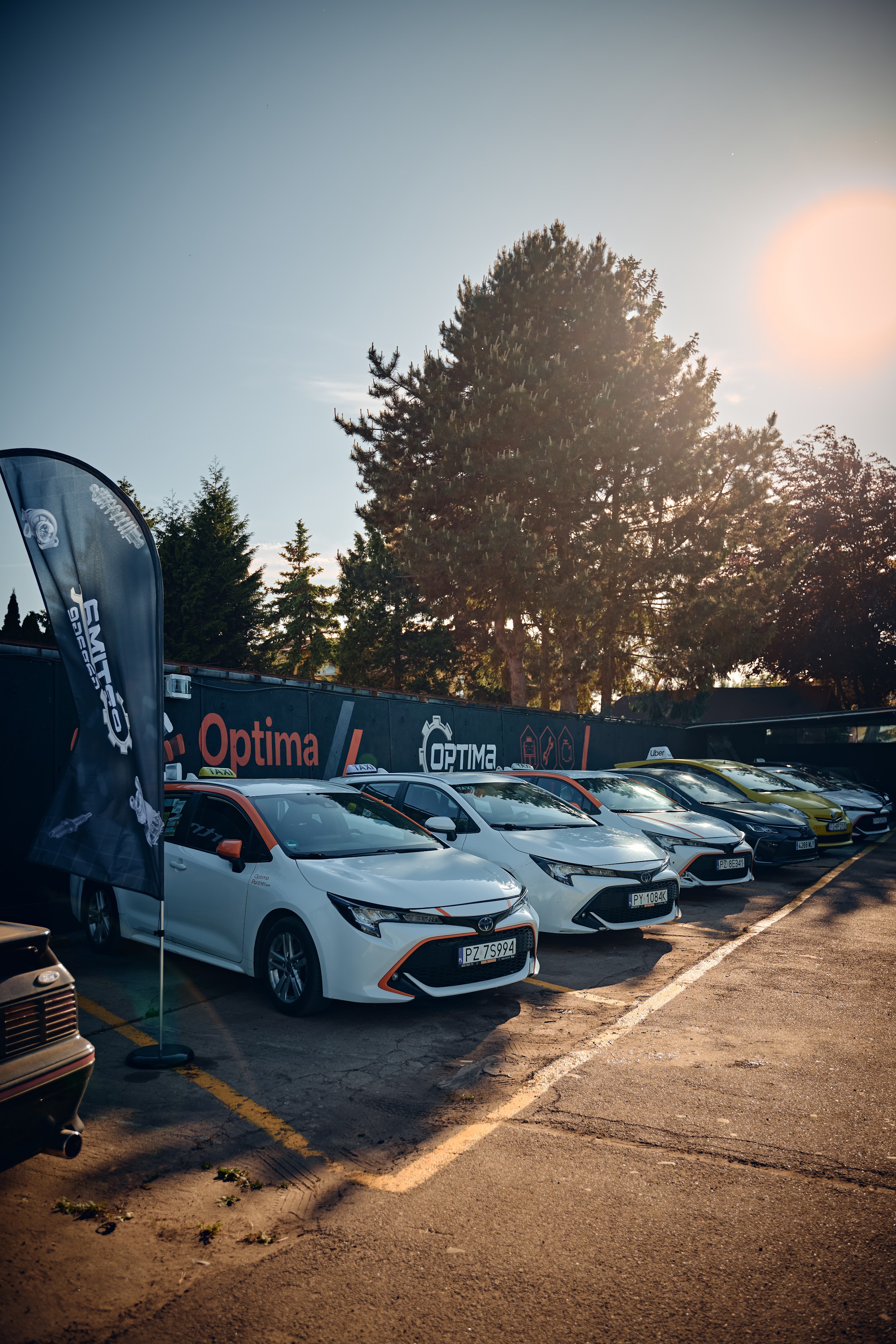 Автопарк Optima Garage с флагом